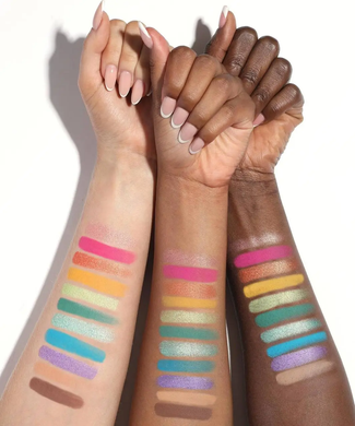 Купити Палітра тіней для повік Bright 16 Colour Palette Beauty Bay за 680 грн, фото - VISAGE