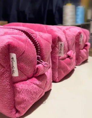 Купити Плюшева косметичка рожева Top Beauty за 550 грн, фото - VISAGE