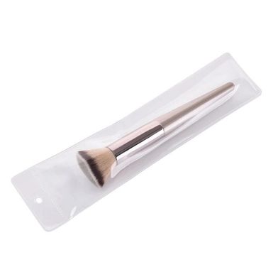 Купить Кисть для тонального крема цвет ручки серебро за 99 грн, фото - VISAGE
