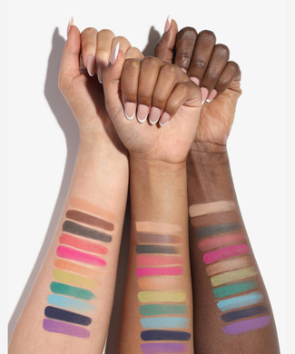 Купити Палітра тіней для повік Bright Matte 42 Colour Palette Beauty Bay  за 1 490 грн, фото - VISAGE
